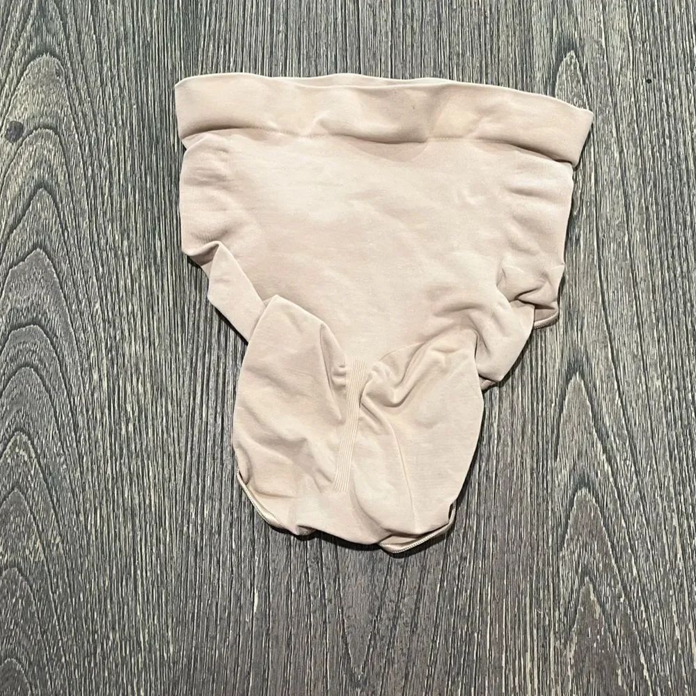 NWOT Skims Shapewear Seamless Sculpt Mid Waisted Brief Stretch Clay Size S